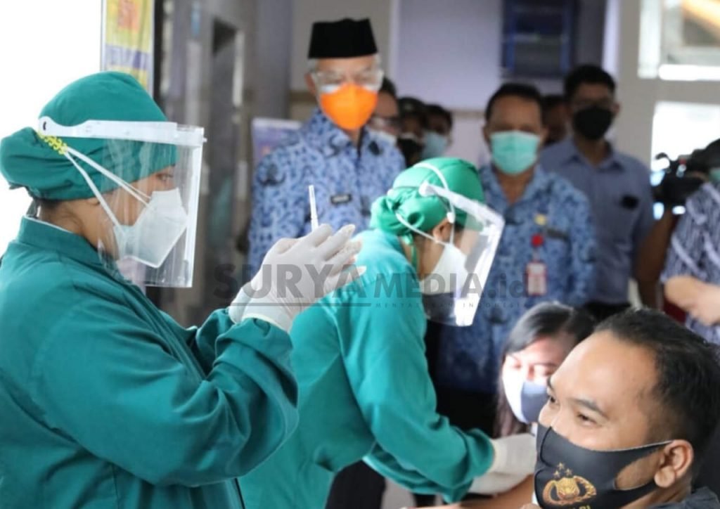 GANJAR MINTA DUKUNGAN MASYARAKAT DALAM PENANGANAN COVID-19 DI ZONA MERAH