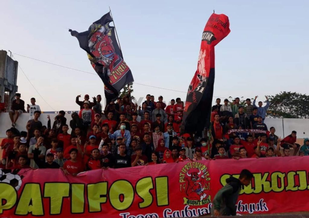 PATIFOSI HARAPKAN PERSIPA LOLOS LIGA 2