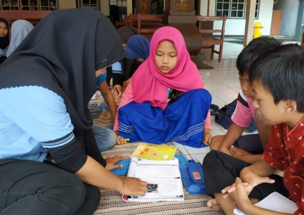 KULIAH ONLINE, MAHASISWA DI PATI USAHA BIMBEL