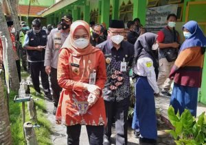 BUPATI TINJAU VAKSINASI PELAJAR DI KABUPATEN DEMAK