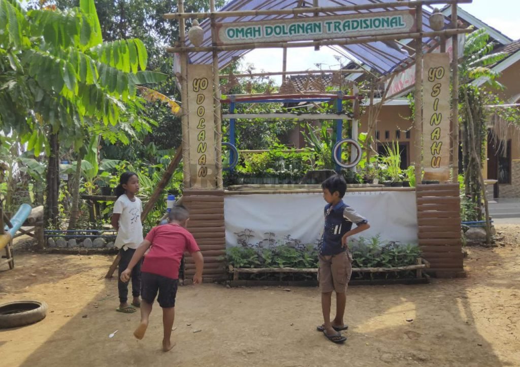 SANGGAR BERMAIN DAN BELAJAR BAGI ANAK-ANAK DI MASA SEKOLAH DARING