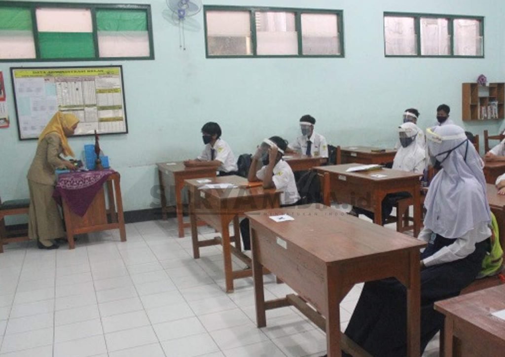 CEGAH KLASTER SEKOLAH, PTM DITUNDA