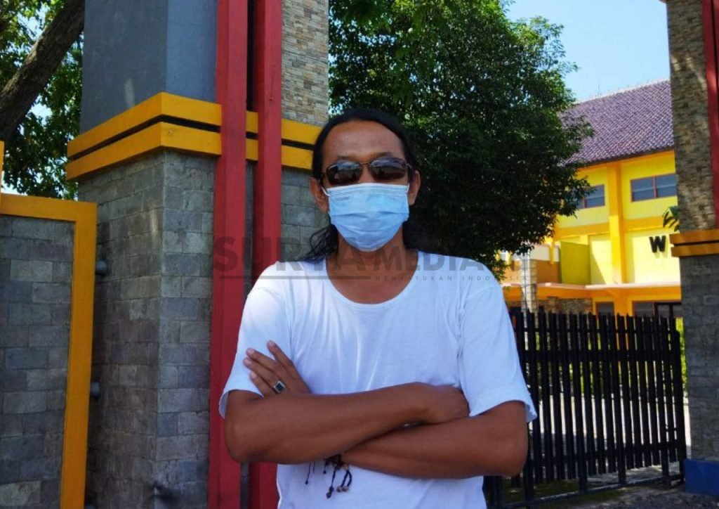 PELUKIS ASAL REMBANG LELANG LUKISAN BANTU PASIEN COVID-19
