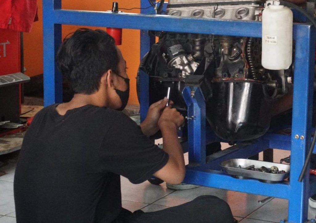 OJT TINGKATKAN KUALITAS LULUSAN BALAI LATIHAN KERJA OJT TINGKATKAN KUALITAS LULUSAN BLK