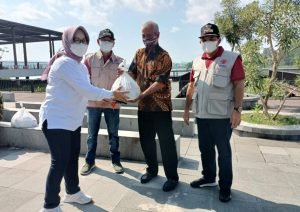 PELAKU WISATA DI SEMARANG PEROLEH BANTUAN