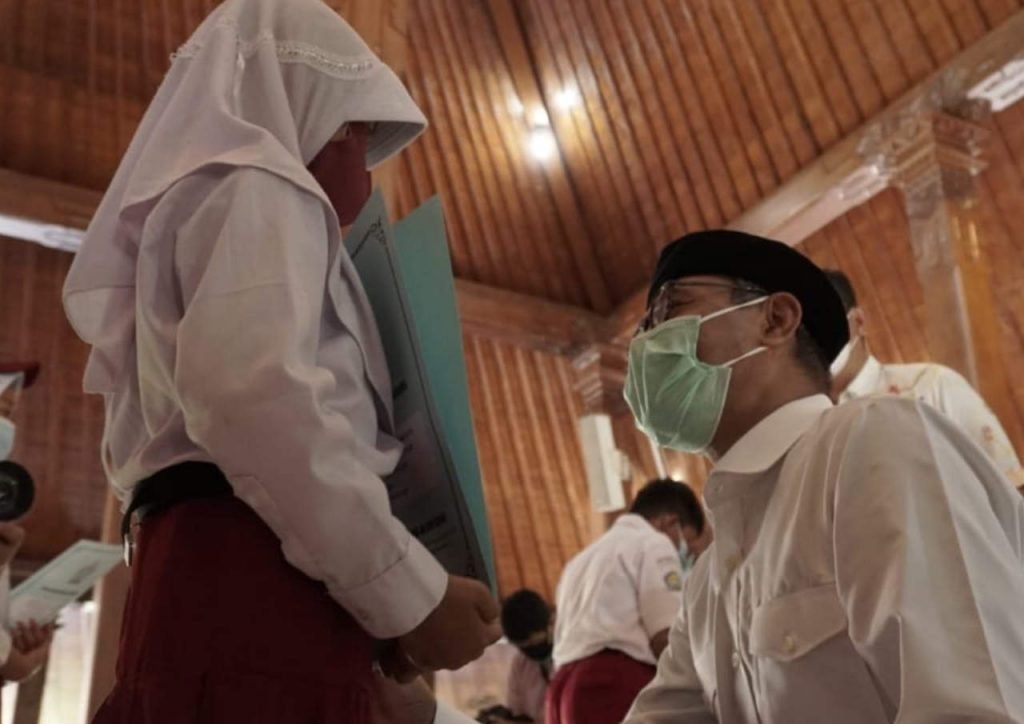 PEMKAB TEMANGGUNG SALURKAN BANTUAN PIP KEPADA PARA SISWA
