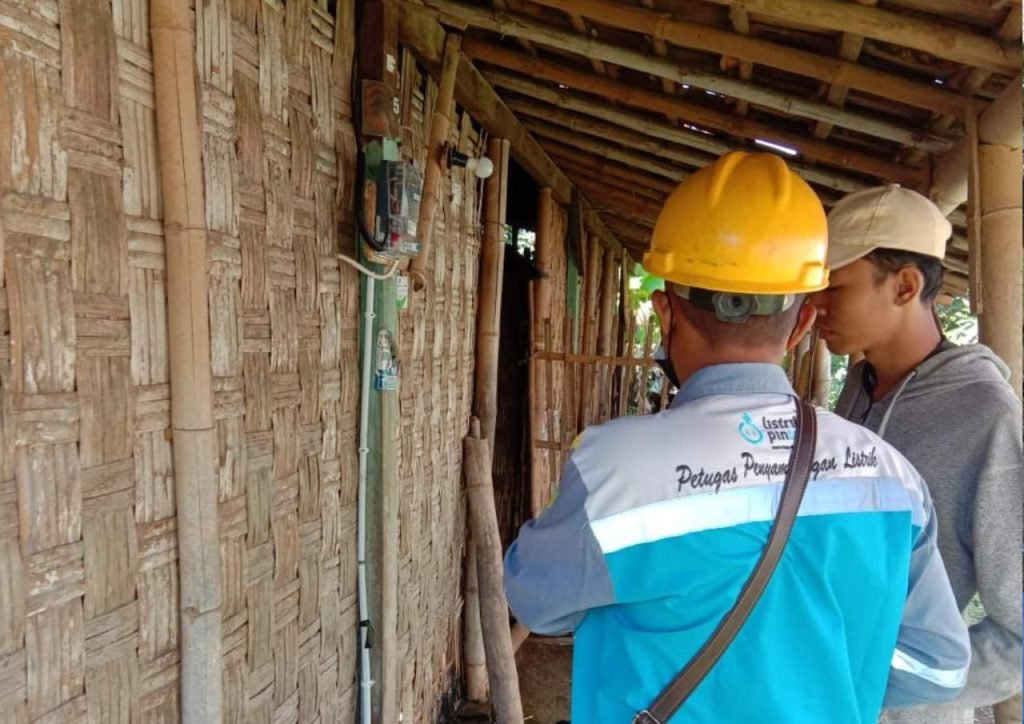 LEBIH DARI 40 RIBU RUMAH DI JATENG TERALIRI LISTRIK GRATIS