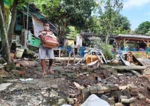 TERJADI TANAH GERAK DI AWAL TAHUN, DISPERKIM PERBAIKI JALAN DI GUNUNGPATI