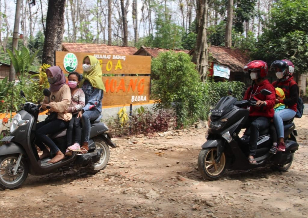 PENGUNJUNG OBYEK WISATA GUA TERAWANG BLORA MULAI RAMAI