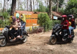 PENGUNJUNG OBYEK WISATA GUA TERAWANG BLORA MULAI RAMAI