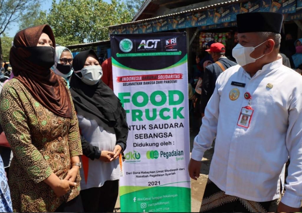 ACT Bagikan Makanan Gratis di TPA Menggunakan Food Truck