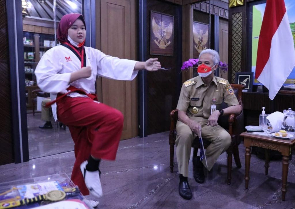 Ganjar Terpukau Aksi Atlet Taekwondo Belia