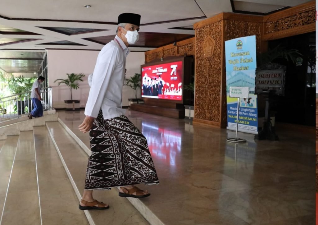 HSN 2021, Ganjar dan ASN Pemprov Jateng Kompak Pakai Sarung