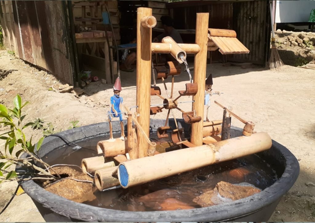 Suvenir Miniatur Kincir Air Diminati Wisatawan di Objek Wisata Blora