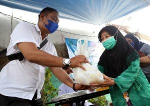 Pemkot Surabaya Distribusikan Minyak Goreng Murah