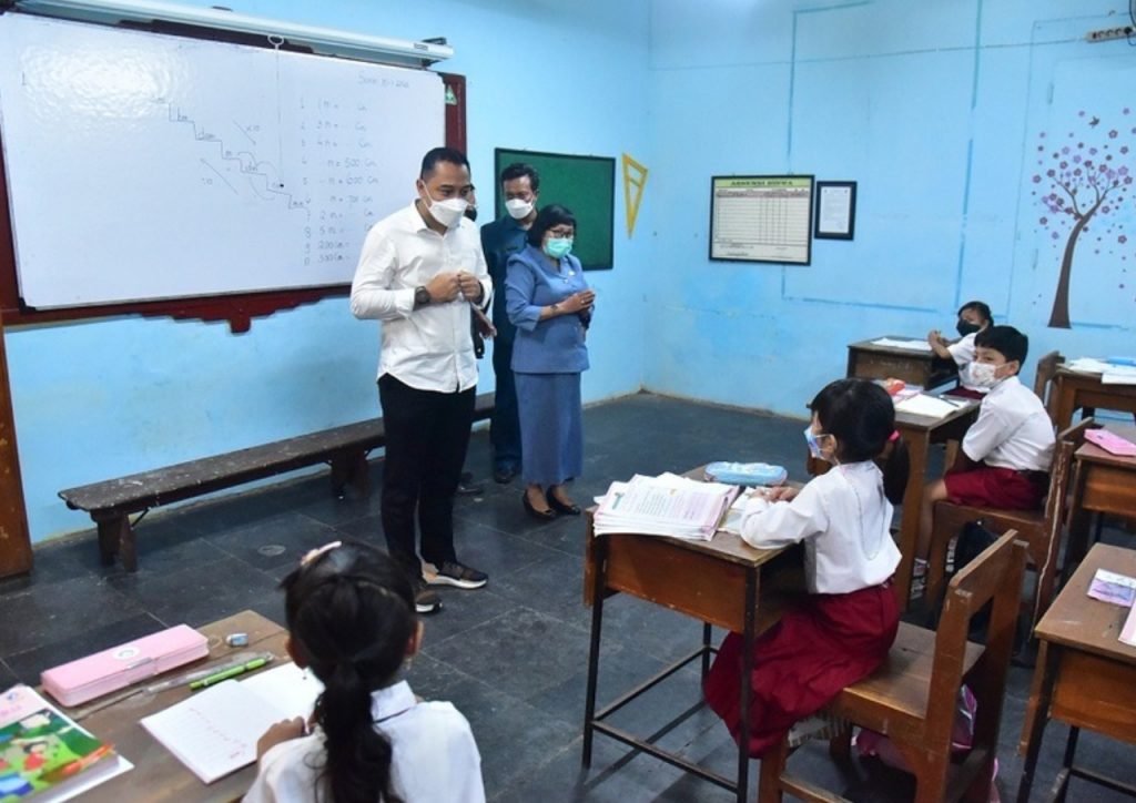 Pemkot Surabaya Terapkan PTM 25 Persen