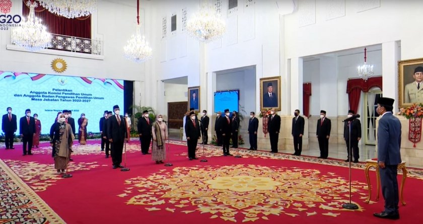 Jokowi Lantik Anggota KPU dan Bawaslu