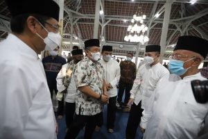 Masyarakat Diperbolehkan Salat Tarawih di Masjid