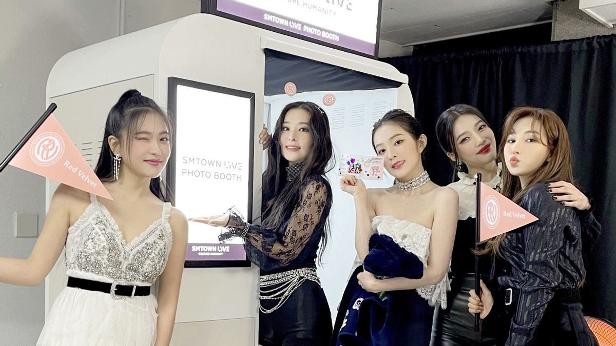 Reveluv Sambut Hangat Kedatangan Red Velvet di Indonesia