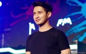 Chand Kelvin Berziarah ke Makam Olga Syahputra dan Kenang Kebaikannya