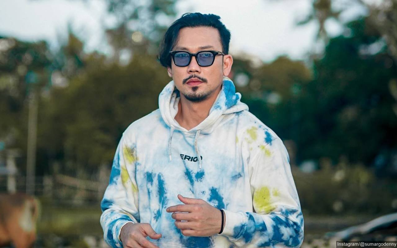 Deny Sumargo Diruqyah Oleh Ustaz Muhammad Faizar dalam Podcastnya