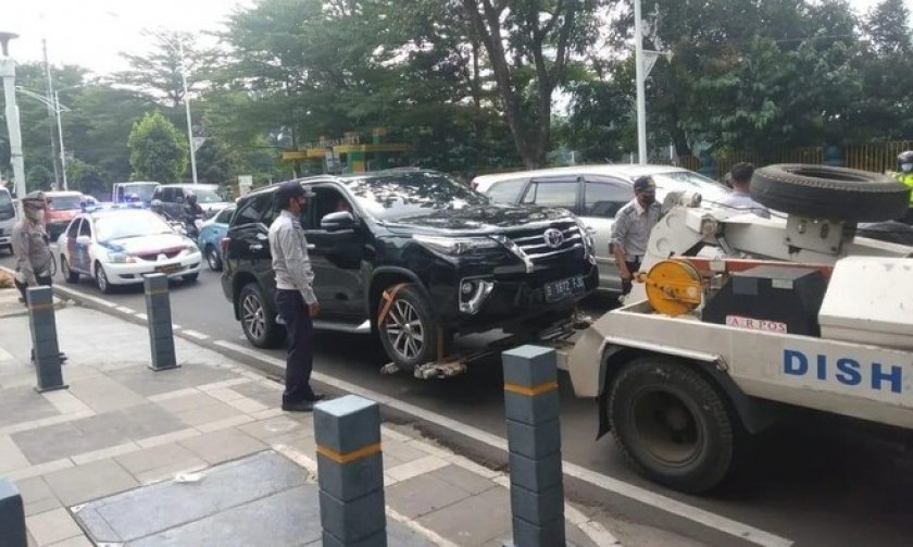 Ditlantas Tindak Tegas Kendaraan Parkir Liar di Jakarta