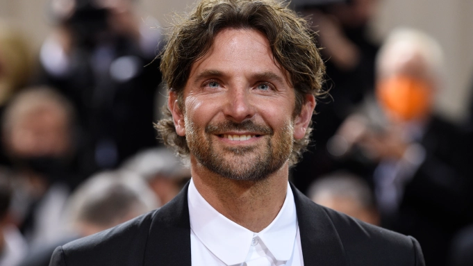Bradley Cooper Dikabarkan Pacaran Dengan Politisi Muslim Amerika