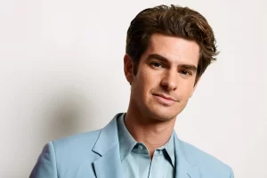 Viral Andrew Garfield Liburan di Bali