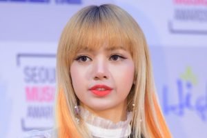 Tampil Tanpa Poni di Pink Venom, Lisa BLACKPINK: Demi BLINK