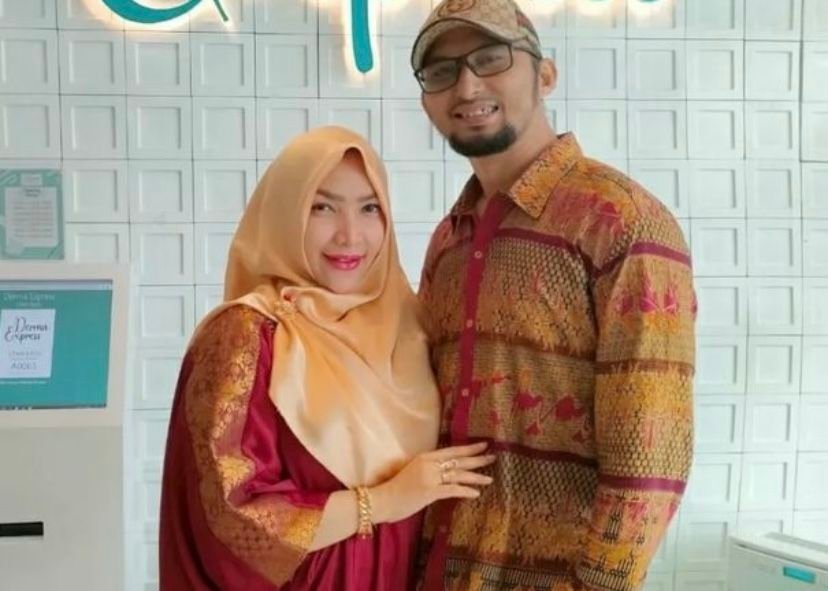 Roro Fitria Gugat Cerai Ade Irawan