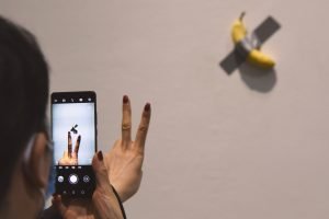 Seniman Asal AS Gugat Hak Cipta Karya Seni Pisang Berlakban