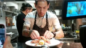 Chef Juna Kenang Pertemuannya Dengan Ratu Elizabeth II