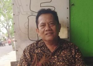 Foto: Sukarno saat diwawancarai awak media (Sumber: vind/Suryamedia)