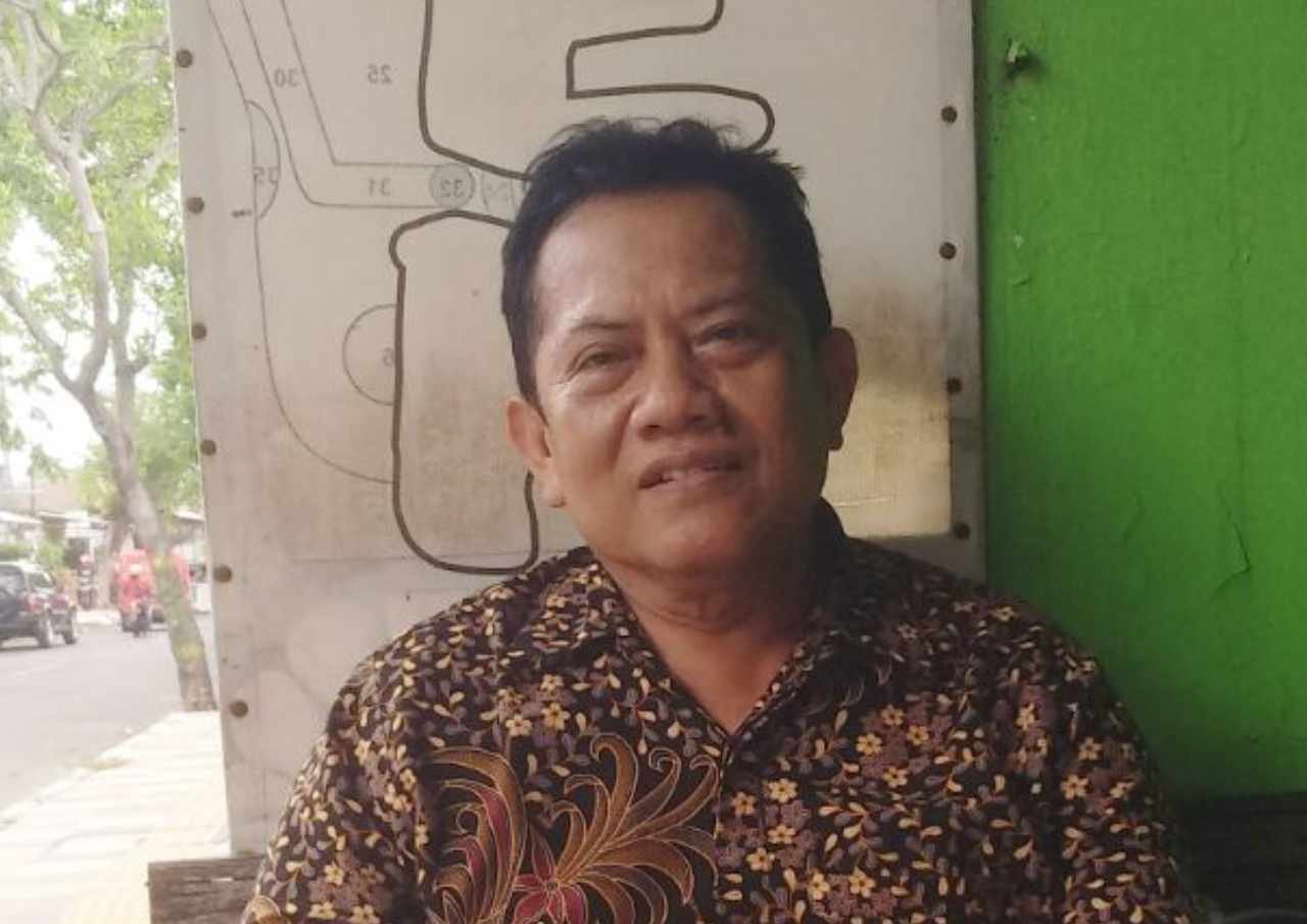 Foto: Sukarno saat diwawancarai awak media (Sumber: vind/Suryamedia)