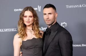 Usai Skandal Adam Lavine, Behati Prinsloo Kembali Lagi ke Medsos