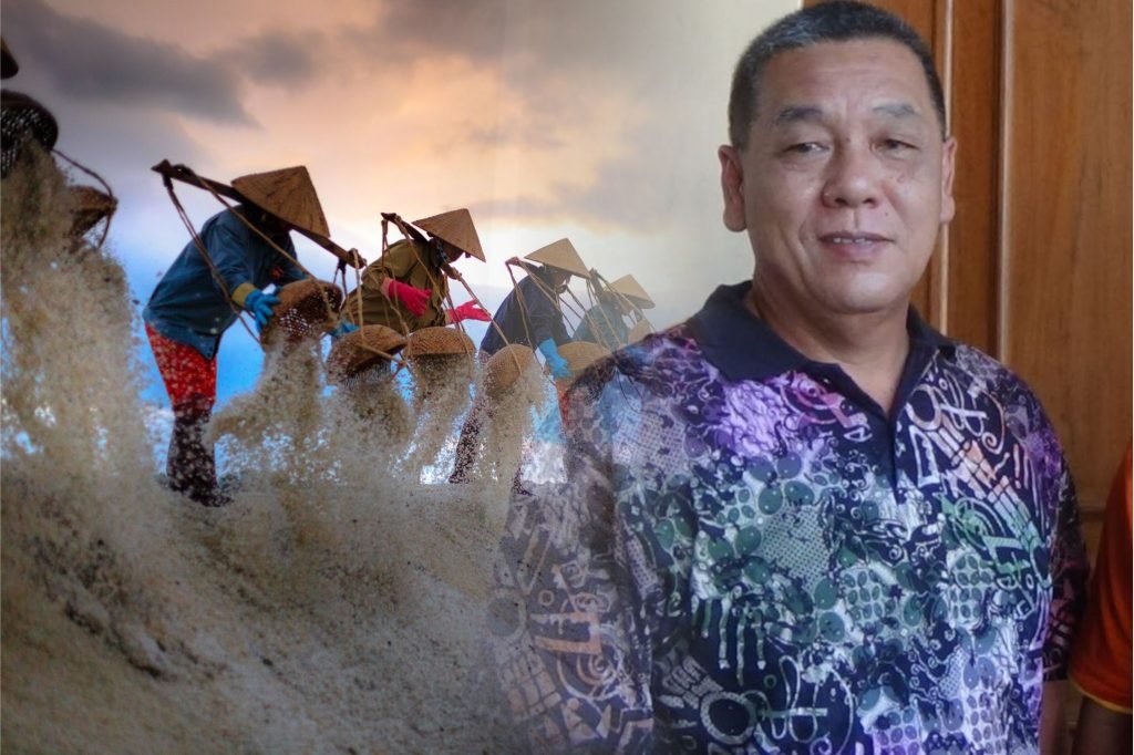Foto: Ilustrasi petani garam (Sumber: Unsplash.com)