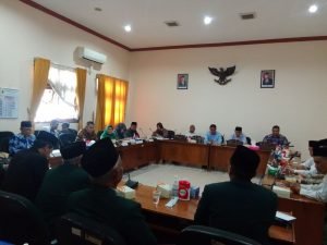 Foto: sejumlah tokoh PCNU Pati di kantor DPRD (sumber: Anwar/Suryamedia)