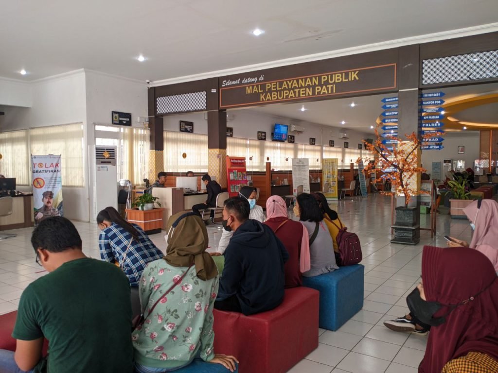 Foto : Ilustrasi Pelayanan di MPP(Sumber : Suryamedia/ Anang SY)