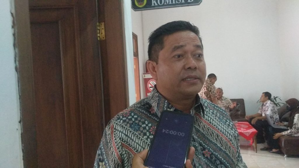 Foto: Ali saat diwawancarai awak media(sumber: vind/Suryamedia)