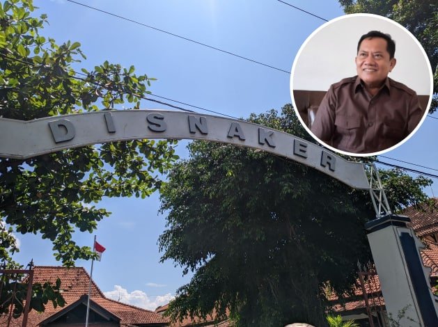 Foto : Perwakilan buruh saat menghadiri rapat internal penentuan UMK di Kantor Disnaker Kabupaten Pati (Sumber : Suryamedia/ Anang SY)
