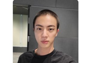 Foto: Tampilan baru Jin BTS (Sumber: Soompi)