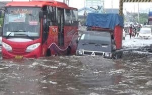 Exit Tol Kaligawe Mulai Terendam Banjir
