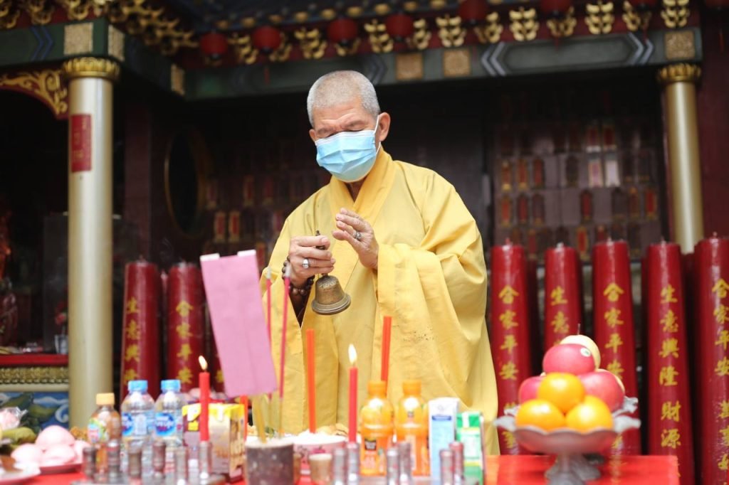 Jelang Imlek, Vihara Dharma Ramsi Bandung Lakukan Sejumlah Persiapan