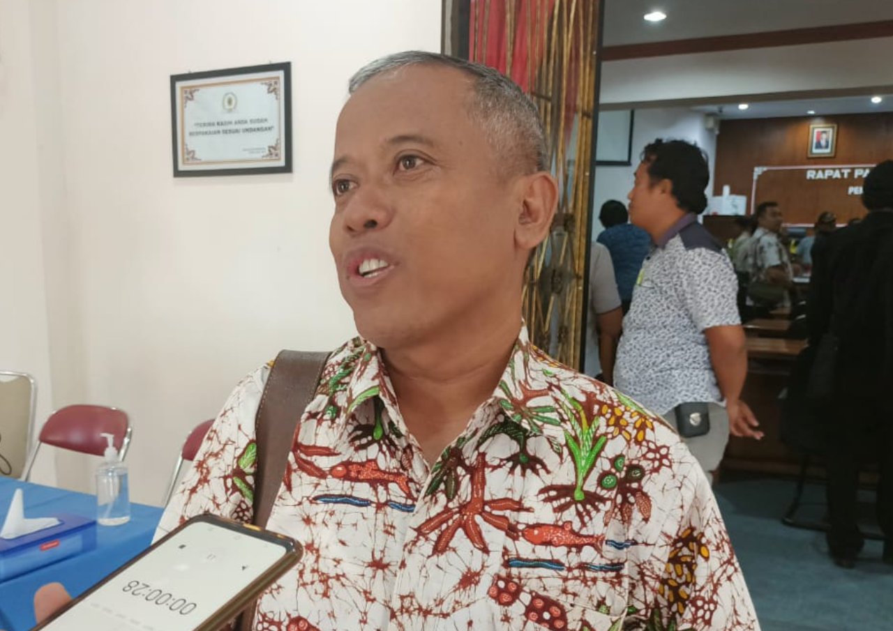 Foto : epala Desa (Kades) Wotan Kecamatan Sukolilo, Madektur (Sumber: Putri/Suryamedia)