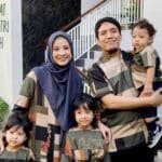 Foto: Desta, Natasha, dan ketiga anaknya (Sumber: instagram)