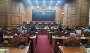 Foto: PKL Alun-alun Kembang Joyo Pati 'Ngadu' ke Dewan (Sumber: mitrapost/kafi)