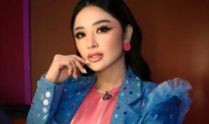 dewi perssik
