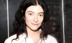 Lagu Lorde ‘Hilang’ dari Streaming Apple Music Israel Usai Suarakan “Free Palestine!” di Konser
