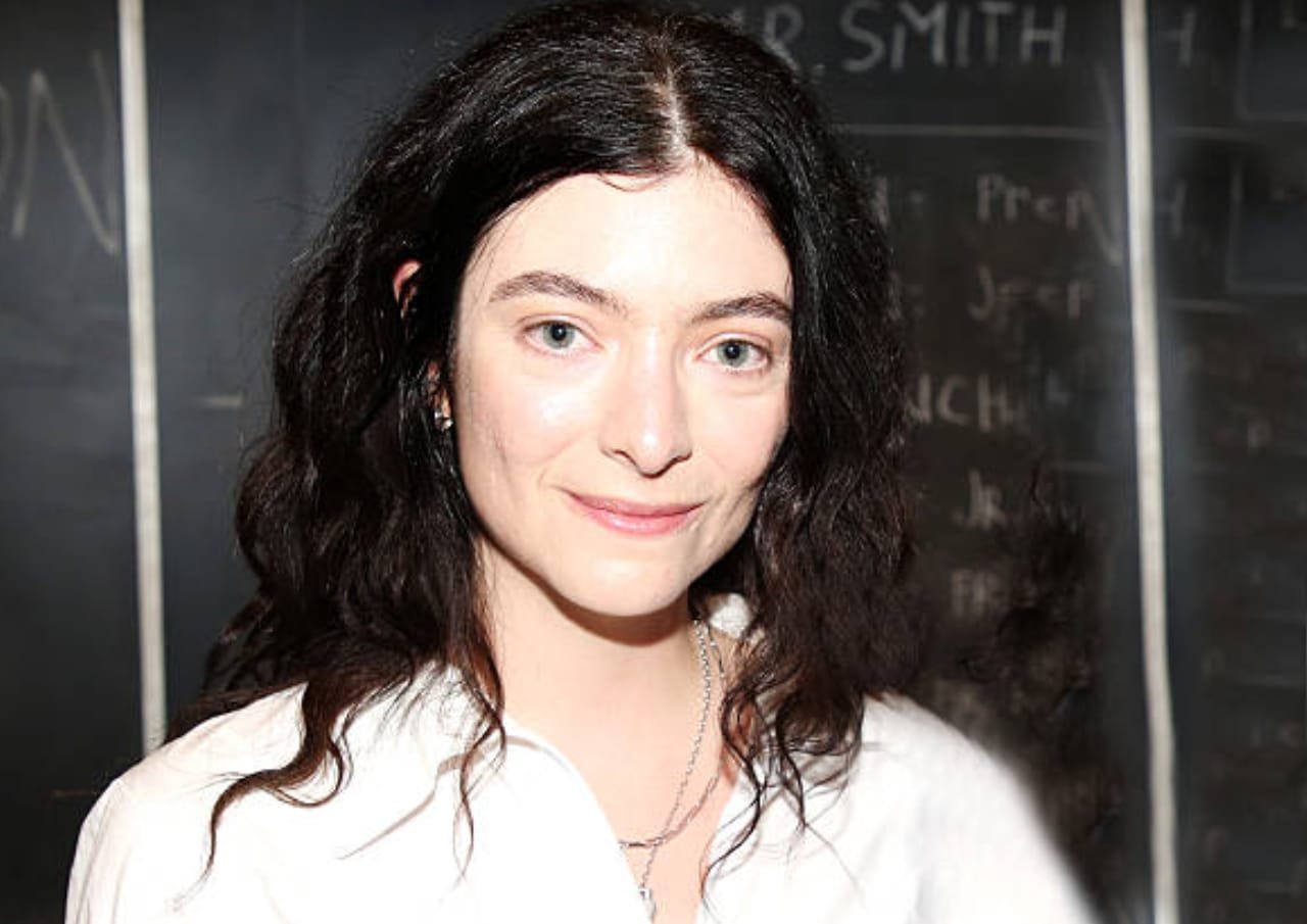 Lagu Lorde ‘Hilang’ dari Streaming Apple Music Israel Usai Suarakan “Free Palestine!” di Konser
