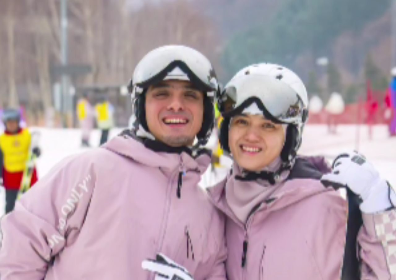 Diterpa Isu Bersama LC, Ricky Harun Unggah Momen Bersama Istri di Korea Selatan